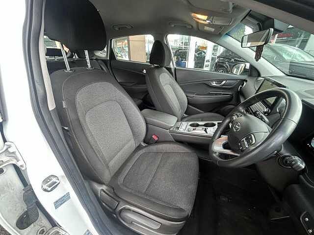 Hyundai KONA 39kWh SE Connect Auto 5dr (10.5kW Charger)