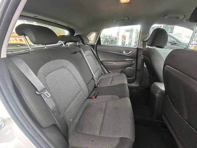 Hyundai KONA 39kWh SE Connect Auto 5dr (10.5kW Charger)