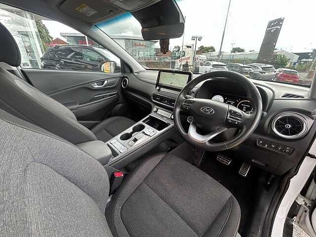 Hyundai KONA 39kWh SE Connect Auto 5dr (10.5kW Charger)