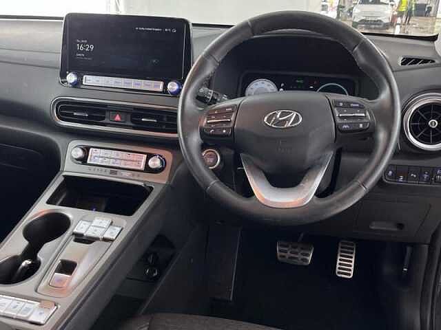 Hyundai KONA 64kWh Premium Auto 5dr (10.5kW Charger)
