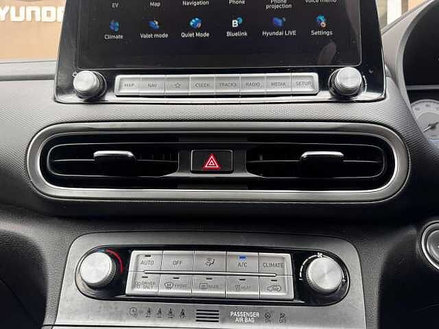 Hyundai KONA 39kWh Premium Auto 5dr (10.5kW Charger) Grey