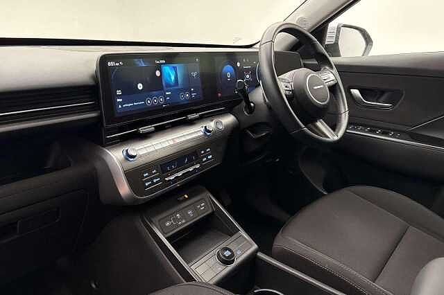 Hyundai KONA 65.4kWh Advance Auto 5dr Silver