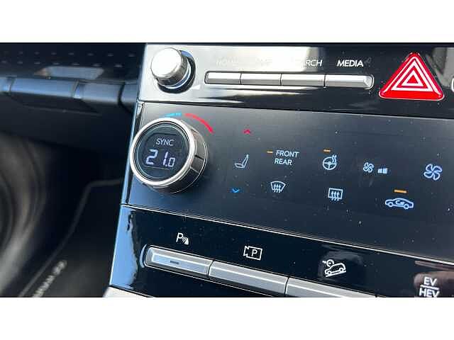 Hyundai SANTA FE SANTA FE 1.6 TGDi Plug-in Hybrid Calligraphy 5dr 4WD Auto Ecotronic Grey
