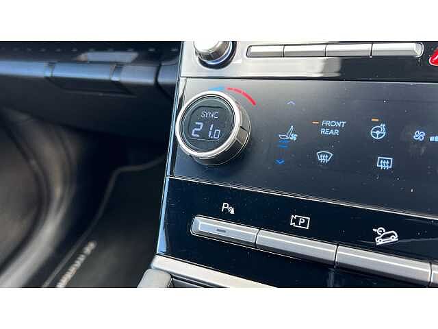 Hyundai SANTA FE SANTA FE 1.6 TGDi Plug-in Hybrid Calligraphy 5dr 4WD Auto Ecotronic Grey