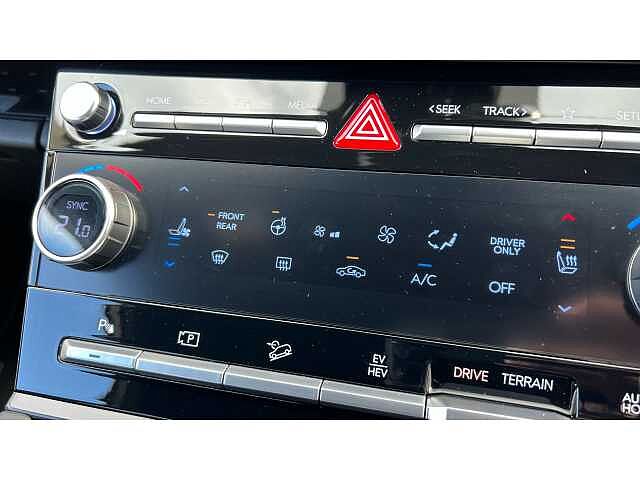 Hyundai SANTA FE SANTA FE 1.6 TGDi Plug-in Hybrid Calligraphy 5dr 4WD Auto Ecotronic Grey
