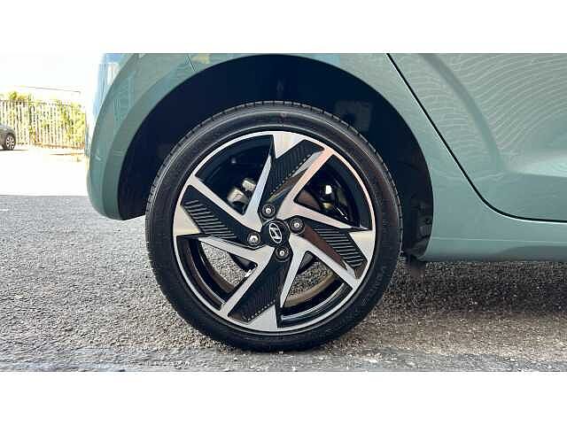 Hyundai i10 I10 1.2 [79] Premium 5dr Auto [Nav]