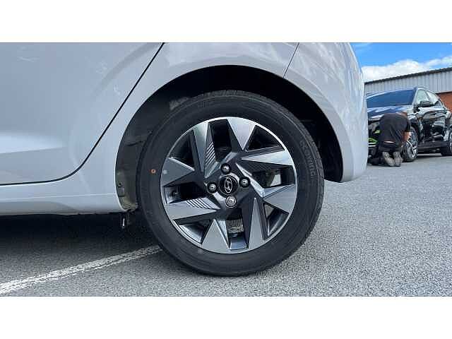 Hyundai I10 i10 5Dr HAT 1.0 MPi 63ps AdvancePlus Pack NAV Lumen Gray