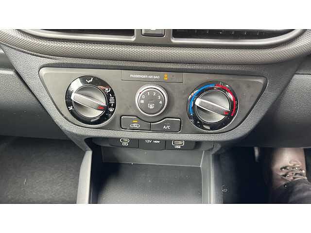 Hyundai I10 i10 5Dr HAT 1.0 MPi 63ps Advance NAV AU Vibrant Blue