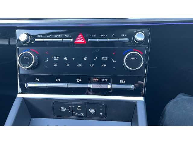 Hyundai SANTA FE SANTA FE 1.6 TGDi 239 Hybrid Premium 5dr 4WD Auto Typhoon Silver