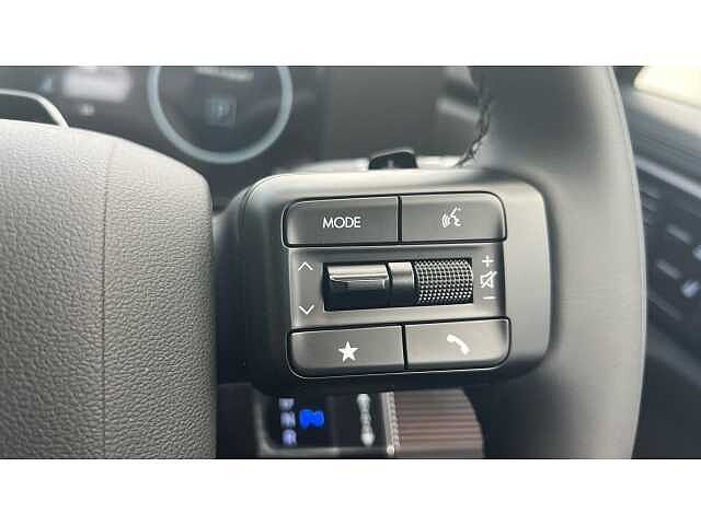 Hyundai SANTA FE SANTA FE 1.6 TGDi 239 Hybrid Calligraphy 5dr 4WD Auto Creamy White