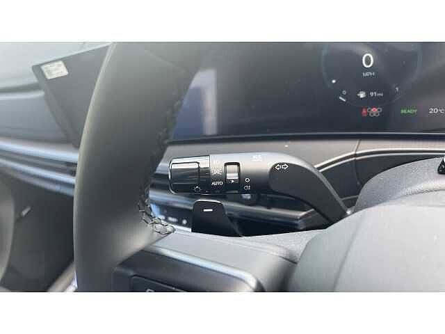 Hyundai SANTA FE SANTA FE 1.6 TGDi 239 Hybrid Calligraphy 5dr 4WD Auto Creamy White