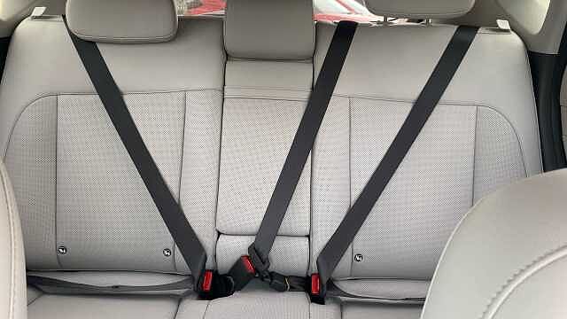 Hyundai KONA 1.6 GDi Hybrid Ultimate 5dr DCT Hybrid Hatchback Red