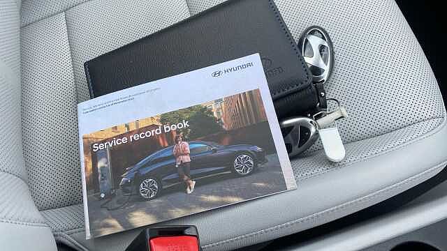 Hyundai KONA 1.6 GDi Hybrid Ultimate 5dr DCT Hybrid Hatchback Red