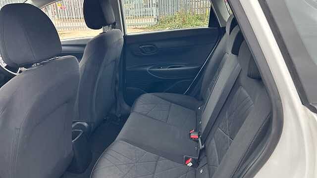 Hyundai BAYON 1.0 TGDi 48V MHEV SE Connect 5dr Petrol Hatchback White