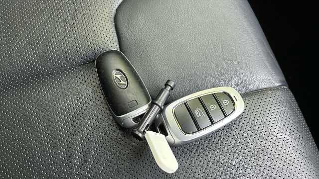 Hyundai SANTA FE 1.6 TGDi Hybrid Premium 5dr Auto Hybrid Estate Grey