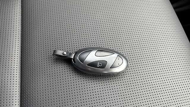 Hyundai SANTA FE 1.6 TGDi Plug-in Hybrid Ultimate 5dr 4WD Auto Estate Typhoon Silver - Metallic