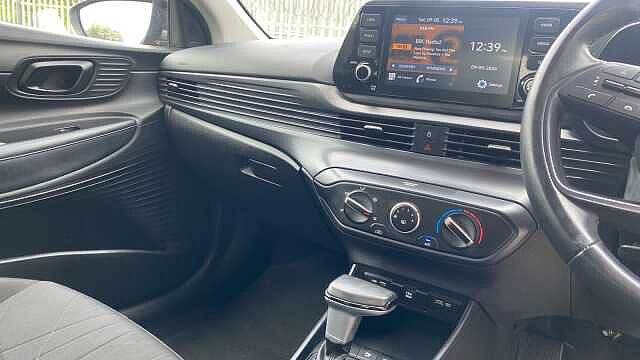 Hyundai BAYON 1.0 TGDi 48V MHEV SE Connect 5dr DCT Petrol Hatchback Red