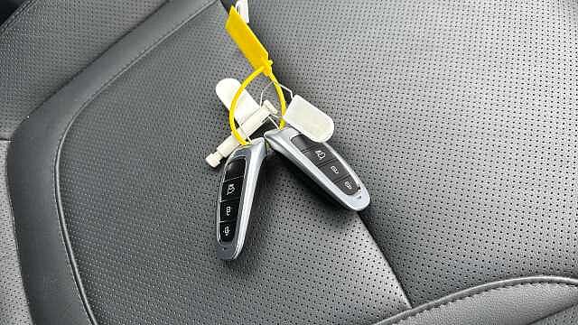 Hyundai TUCSON 1.6 TGDi 48V MHD 180 Ultimate 5dr 4WD DCT Petrol Estate Grey