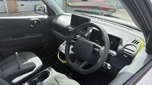 Hyundai INSTER 85kW Cross 49kWh 5dr Auto Electric Hatchback Natural Ivory - Solid