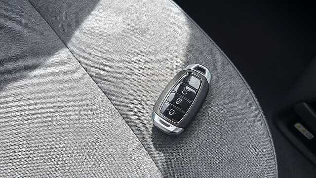 Hyundai INSTER 85kW Cross 49kWh 5dr Auto Electric Hatchback Natural Ivory - Solid