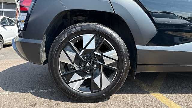 Hyundai KONA 1.6 Hybrid 138 Advance 5dr DCT Hybrid Hatchback Pearl - Abyss Black