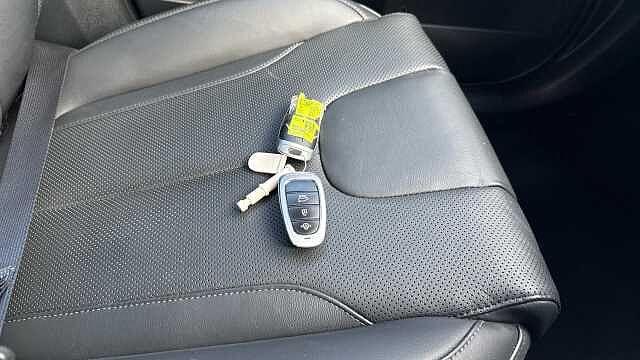 Hyundai SANTA FE 1.6 TGDi Plug-in Hybrid Premium 5dr 4WD Auto Estate