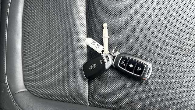 Hyundai KONA 1.6 GDi Hybrid Ultimate 5dr DCT Hybrid Hatchback Red