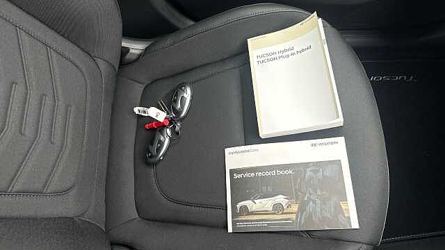 Hyundai TUCSON 1.6T 239 Hybrid Black Line 5dr Auto Hybrid Estate Pearl - Abyss Black