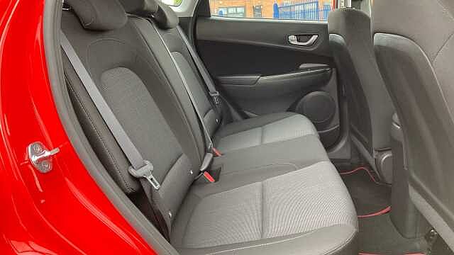 Hyundai KONA 1.6 GDi Hybrid SE Connect 5dr DCT Hybrid Hatchback Red