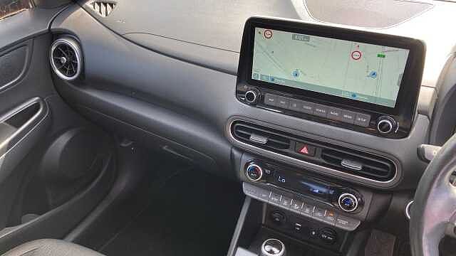 Hyundai KONA 1.6 GDi Hybrid Premium 5dr DCT Hybrid Hatchback Red