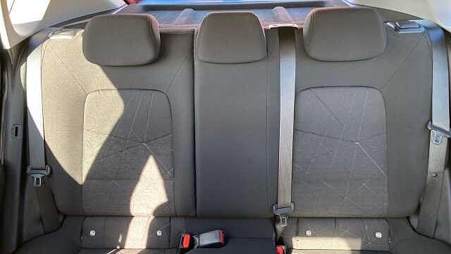 Hyundai BAYON 1.0 TGDi 48V MHEV SE Connect 5dr DCT Petrol Hatchback Red