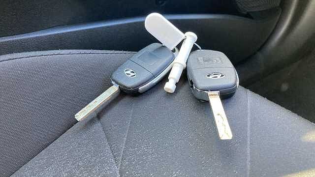 Hyundai BAYON 1.0 TGDi 48V MHEV SE Connect 5dr DCT Petrol Hatchback Red