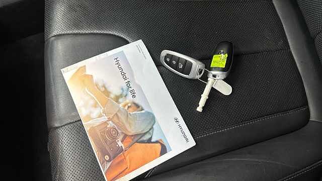Hyundai SANTA FE 1.6 TGDi Hybrid Premium 5dr Auto White