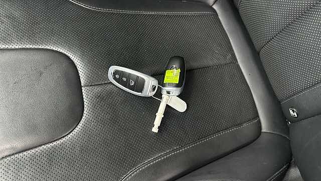 Hyundai SANTA FE 1.6 TGDi Hybrid Premium 5dr Auto White
