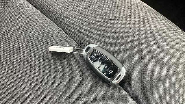 Hyundai INSTER 85kW 01 49kWh 5dr Auto Pearl - Buttercream Yellow