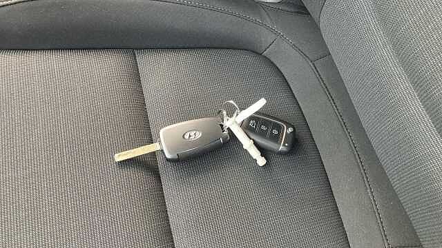 Hyundai KONA 1.6 GDi Hybrid SE Connect 5dr DCT Red