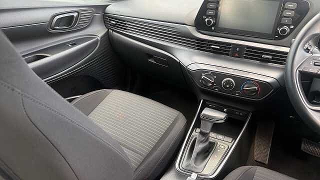 Hyundai I20 1.0T GDi 48V MHD SE Connect 5dr DCT Petrol Hatchback Black