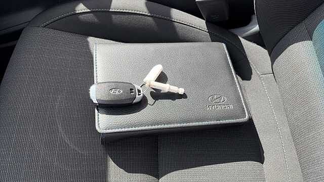Hyundai KONA 1.6 GDi Hybrid Premium 5dr DCT Hybrid Hatchback Grey