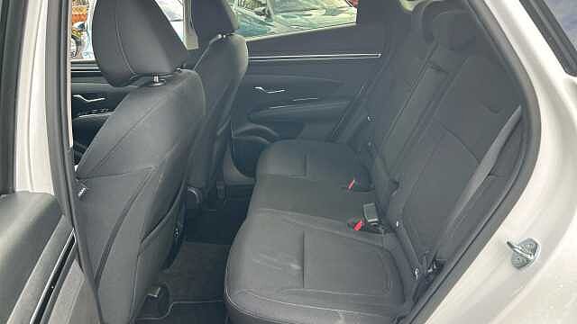 Hyundai TUCSON 1.6 TGDi 48V MHD SE Connect 5dr 2WD DCT Petrol Estate White