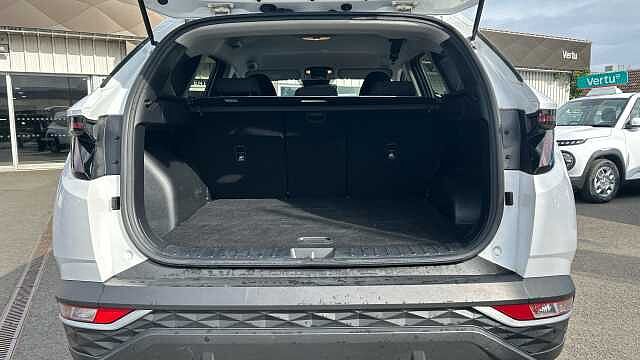 Hyundai TUCSON 1.6 TGDi 48V MHD SE Connect 5dr 2WD DCT Petrol Estate White