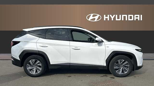 Hyundai TUCSON 1.6 TGDi 48V MHD SE Connect 5dr 2WD DCT Petrol Estate White