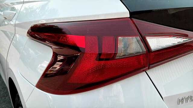 Hyundai I20 1.0 T-GDI MHEV SE CONNECT DCT EURO 6 (S/S) 5DR White