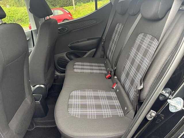 Hyundai i10 1.2 Premium Hatchback 5dr Petrol Auto Euro 6 (s/s) (79 ps)