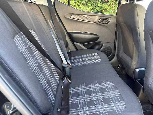 Hyundai i10 1.2 Premium Hatchback 5dr Petrol Manual Euro 6 (s/s) (84 ps)
