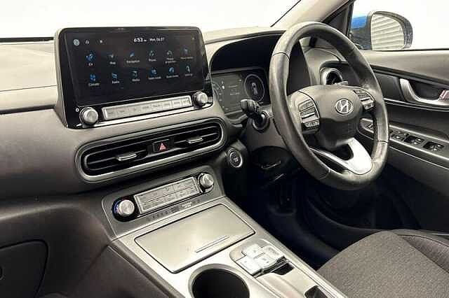 Hyundai KONA 39kWh Premium Auto 5dr (10.5kW Charger)