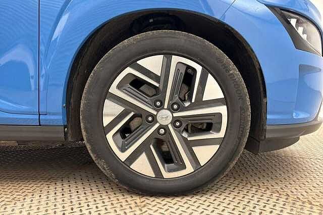 Hyundai KONA 39kWh Premium Auto 5dr (10.5kW Charger)