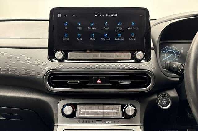 Hyundai KONA 39kWh Premium Auto 5dr (10.5kW Charger)