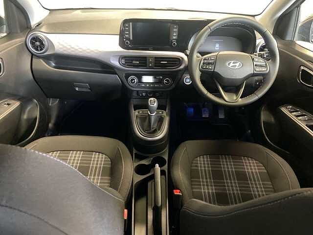 Hyundai I10 1.2 Premium Hatchback 5dr Petrol Manual Euro 6 (s/s) (79 ps) Phantom Black