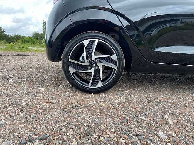 Hyundai i10 1.2 Premium Hatchback 5dr Petrol Manual Euro 6 (s/s) (79 ps)