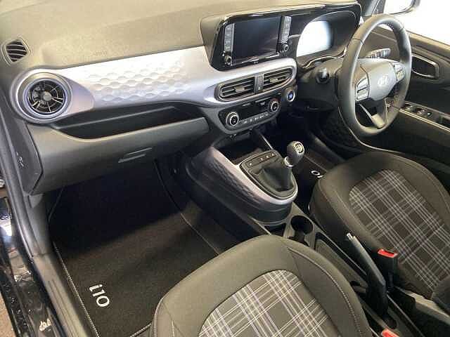 Hyundai i10 1.2 Premium Hatchback 5dr Petrol Manual Euro 6 (s/s) (79 ps)